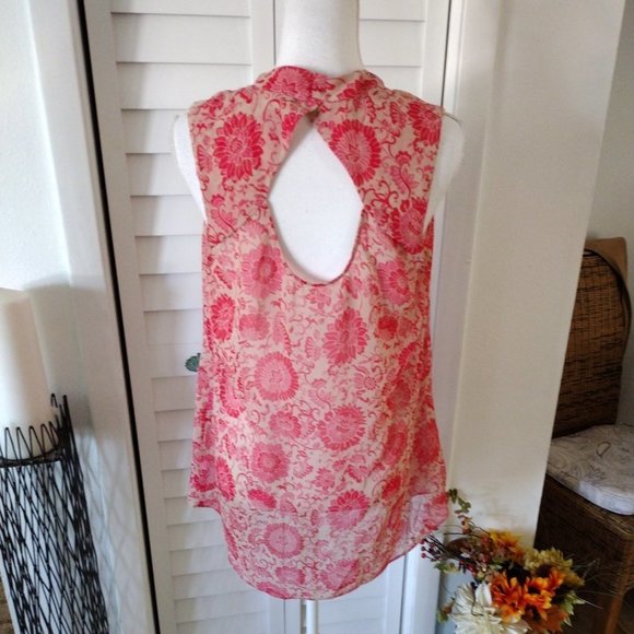 CABI Vita‎ Drape neck blouse open back cutout sleeveless floral Sz M - Picture 3 of 11